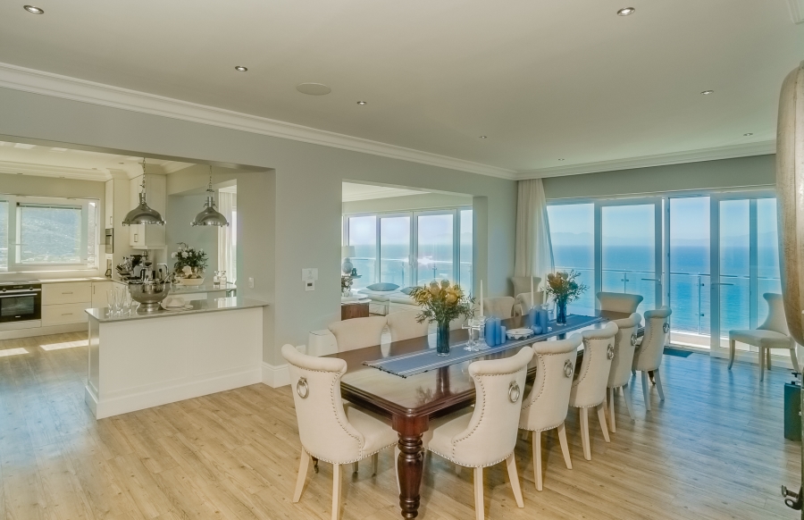 7 Bedroom Property for Sale in Cairnside Western Cape